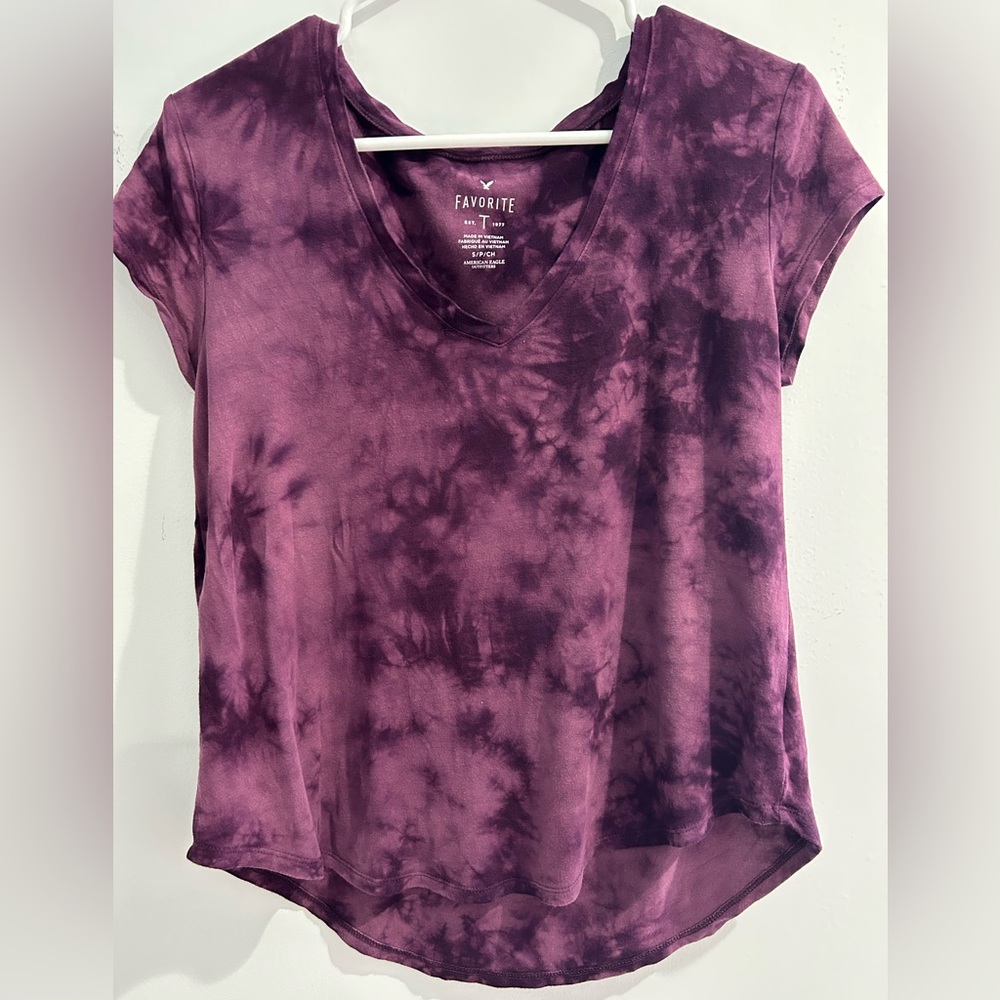 Women’s American Eagle maroon size small Tee